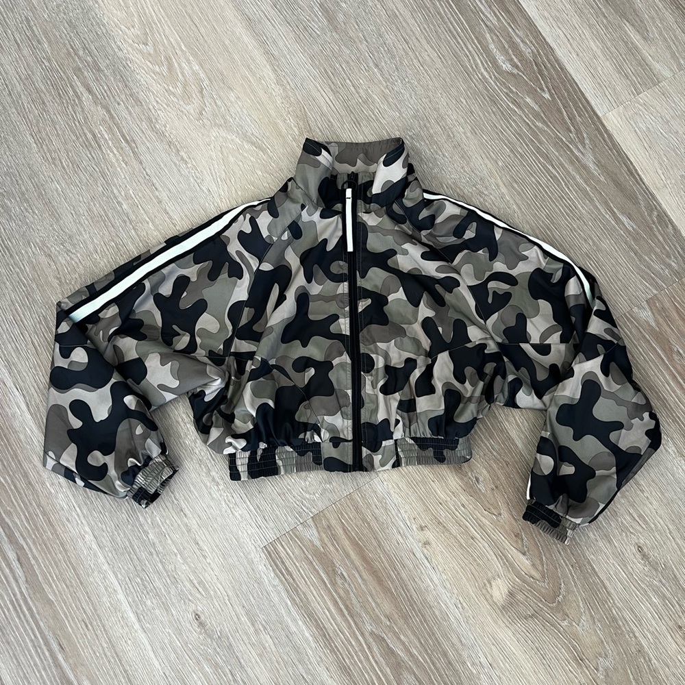 Guess Camouflage Cropped Jacket